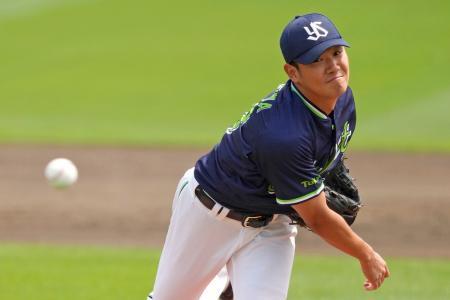 　７回１失点で２勝目を挙げたヤクルト・奥川＝楽天モバイルパーク