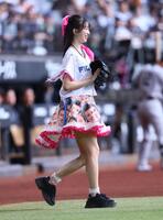 ファーストピッチセレモニーに登場したモーニング娘。’２６・牧野真莉愛（撮影・中島達哉）