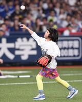始球式を務める永尾柚乃