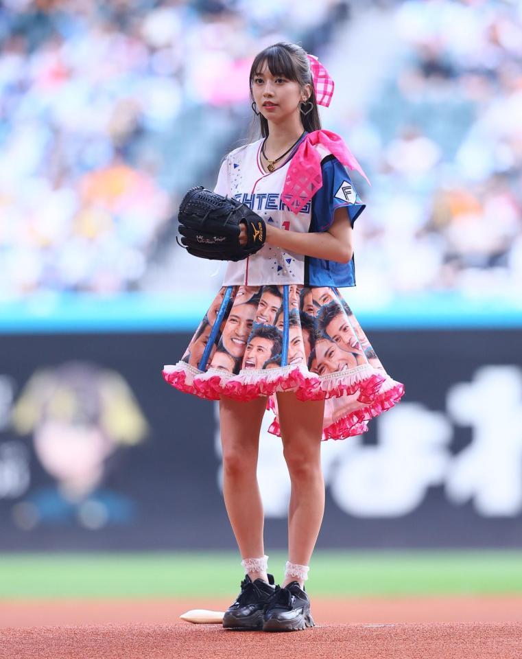 ファーストピッチセレモニーに登場したモーニング娘。’２６・牧野真莉愛（撮影・中島達哉）