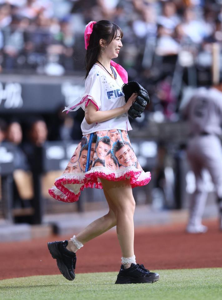 ファーストピッチセレモニーに登場したモーニング娘。’２６・牧野真莉愛（撮影・中島達哉）