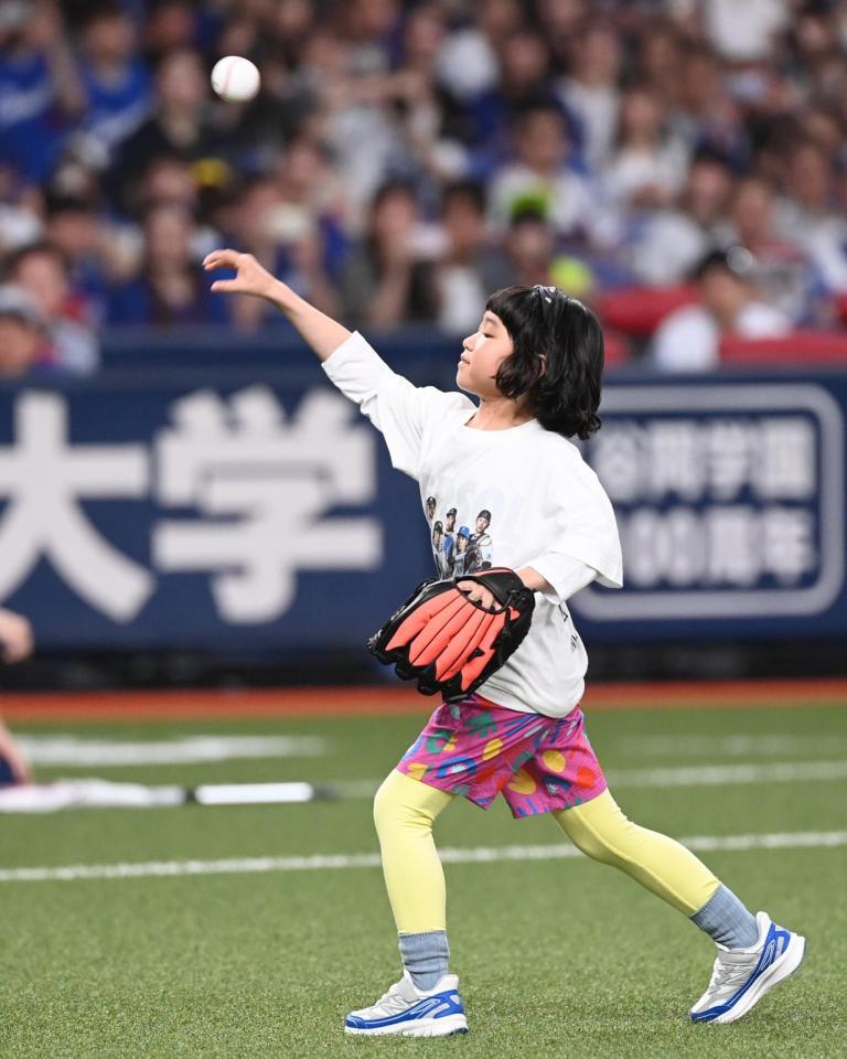 始球式を務める永尾柚乃