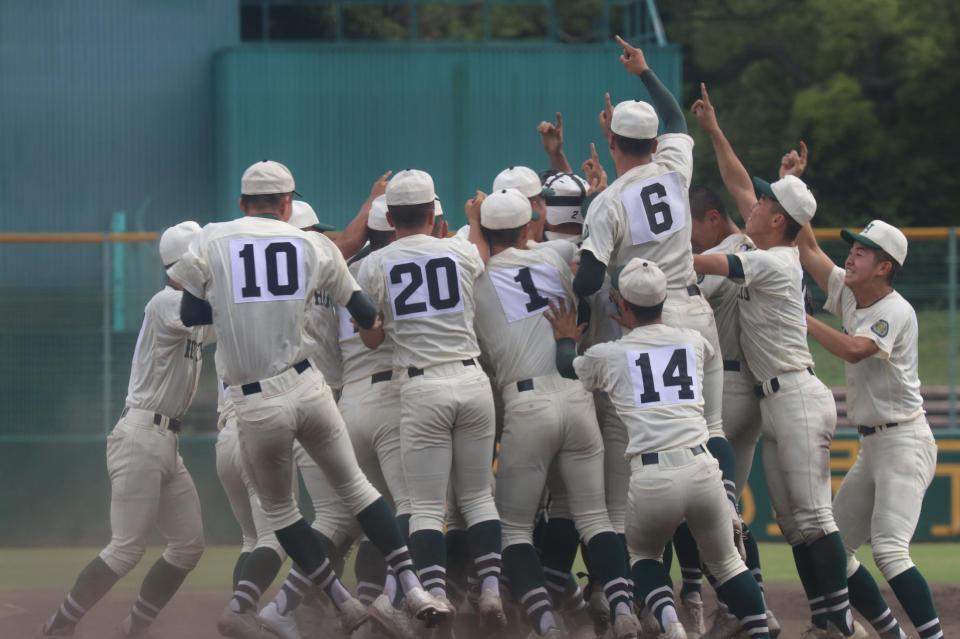 優勝した報徳学園