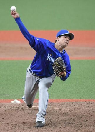 西武打線を相手に力投する尾形＝５月３１日