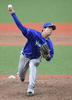 西武打線を相手に力投する尾形＝５月３１日
