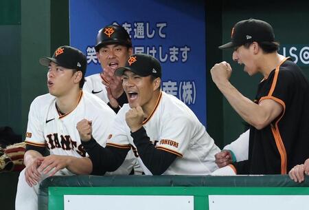 移籍後初勝利を挙げて叫ぶ則本（撮影・佐々木彰尚）