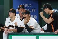 移籍後初勝利を挙げて叫ぶ則本（撮影・佐々木彰尚）