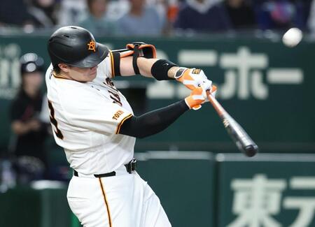 ７回、ダルベックが右越えソロを放つ