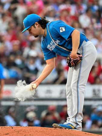 １回、広島に先制を許した日本ハム・伊藤