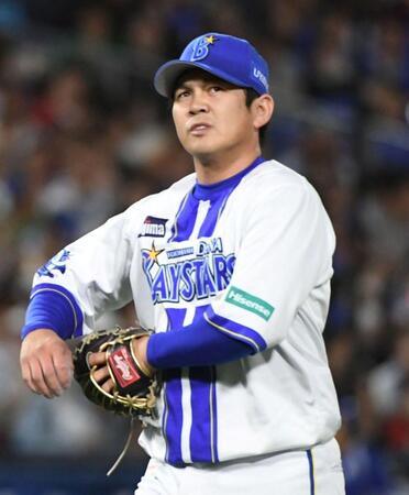 ９回に２点を失い、敗戦投手となった山崎（撮影・佐藤厚）