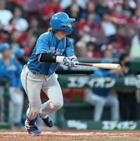 ３回、適時二塁打を放つ水野（撮影・北村雅宏）