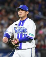 ９回に２点を失い、敗戦投手となった山崎（撮影・佐藤厚）