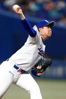１１回途中にプロ初登板した篠崎