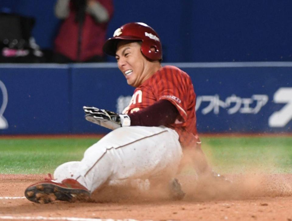 ９回、中島の中越え三塁打で一走・村林が生還（撮影・佐藤厚）