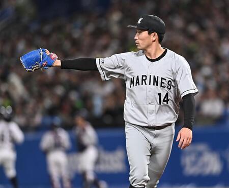 ４回、増田を三ゴロに打ち取りグラブをサードへ向ける小島（撮影・開出牧）