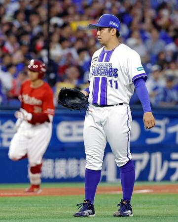１回、佐藤（奥）に先頭打者本塁打を浴びた先発の東