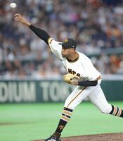 ９回、力投するマルティネス（撮影・西岡正）