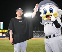 今季２勝目を挙げ笑顔の小島（撮影・開出牧）