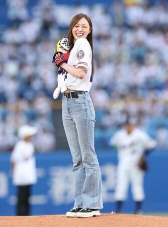 始球式を務める梅澤美波（撮影・金田祐二）
