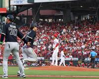 １回、中川に先制ソロを浴びた玉村（撮影・北村雅宏）