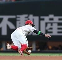 ６回、オリックス代打・来田涼斗の打球を好捕する勝田（撮影・北村雅宏）