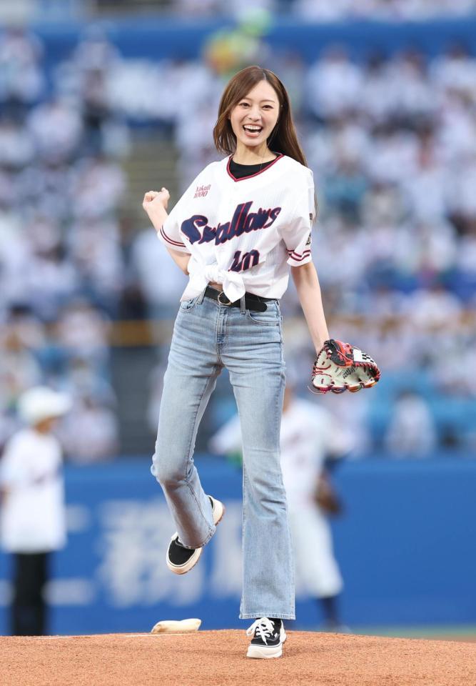 始球式を務める梅澤美波（撮影・金田祐二）