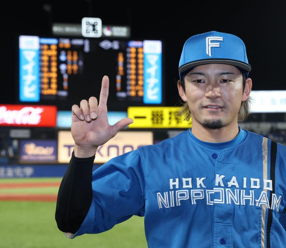 ヒーローの水野（撮影・金田祐二）