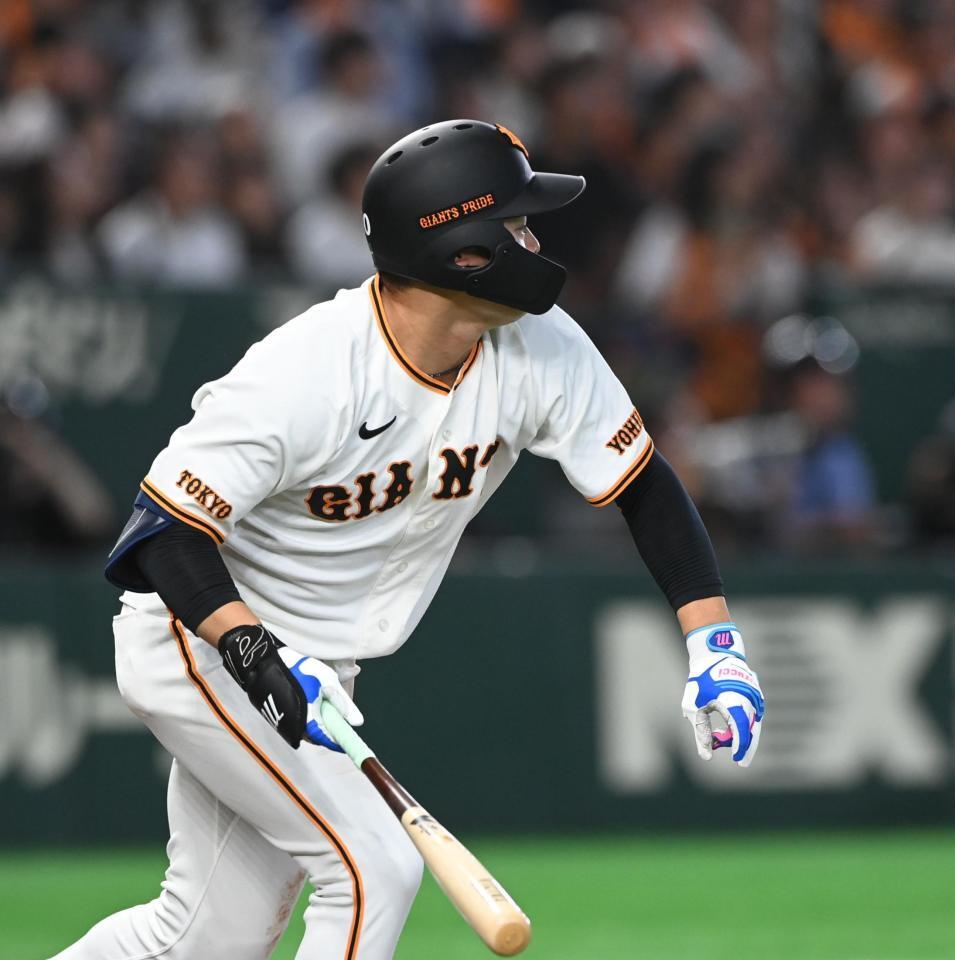 ６回、左越え３点適時二塁打を放った中山（撮影・園田高夫）