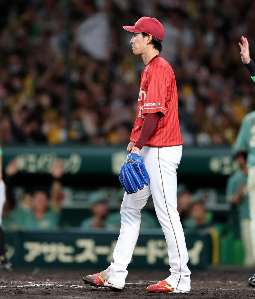 ５回、先制を許す岸（撮影・山口登）