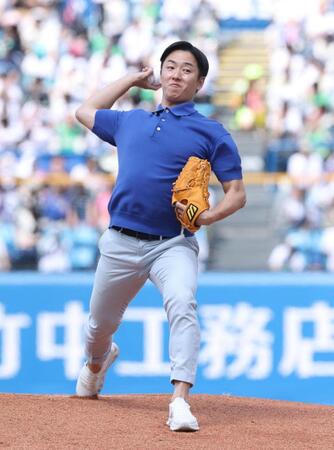 始球式を務める斎藤佑樹氏（撮影・金田祐二）