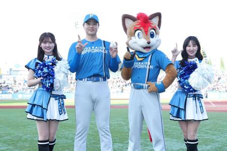 今季初勝利を挙げ笑顔の山崎（撮影・金田祐二）