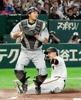３回、浦田の三ゴロで三走・吉川が本封。捕手・佐藤