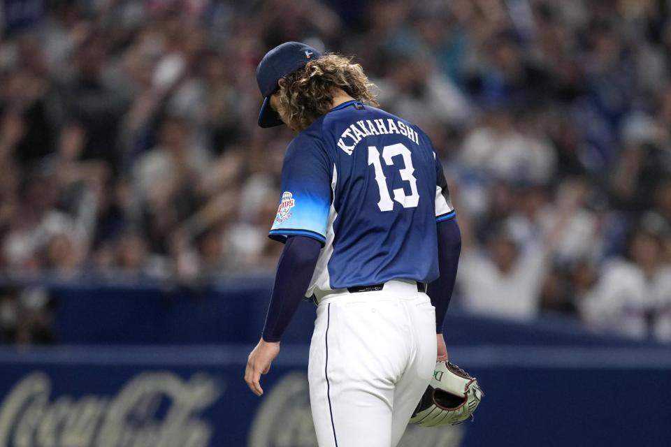 　９回、代打阿部にサヨナラ打を許し、肩を落とす高橋光
