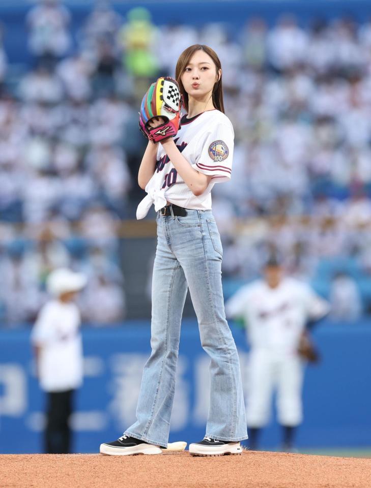 ５日に始球式を務める梅澤美波（撮影・金田祐二）