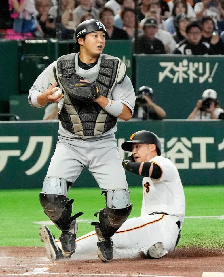 ３回、浦田の三ゴロで三走・吉川が本封。捕手・佐藤