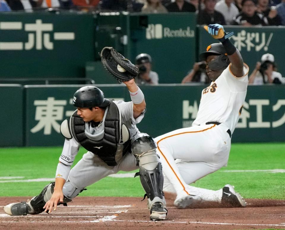 ３回、泉口の一ゴロで三走・ティマが本封。捕手・佐藤