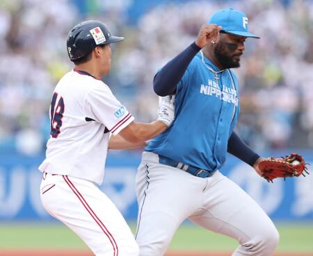 ３回、右前に打球を放つも右ゴロになる奧川（撮影・金田祐二）