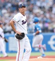 ５回、マルティネスに２ランを浴びがっくりの奧川（撮影・金田祐二）