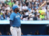 １回、先制２ランを放つレイエス（撮影・金田祐二）