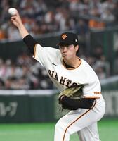 ロッテ打線を相手に力投する西舘（撮影・佐藤厚）