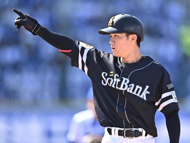 　５回、勝ち越し打を放ち、ポーズを決める庄子（撮影・開出牧）