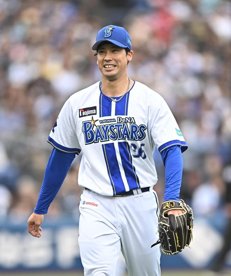 ３回、フルカウントから徐を三振に打ち取り笑顔の尾形（撮影・開出牧）