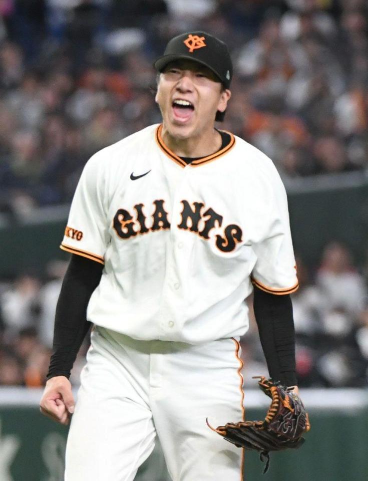 ８回、ソトを空振り三振に仕留め、雄叫びを上げる大勢（撮影・佐藤厚）