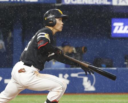 　１２回、庄子が一前に決勝スクイズを決める