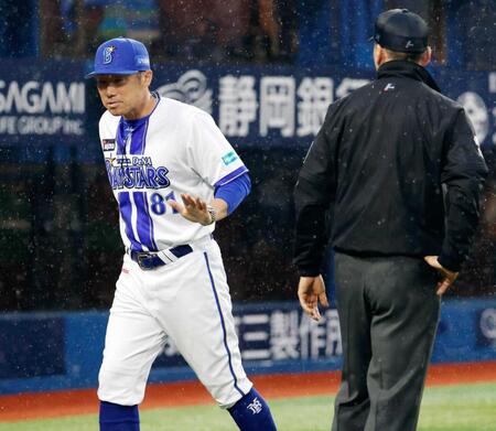 　１１回、審判への抗議による遅延行為で退場処分となった相川監督
