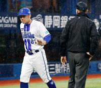 　１１回、審判への抗議による遅延行為で退場処分となった相川監督