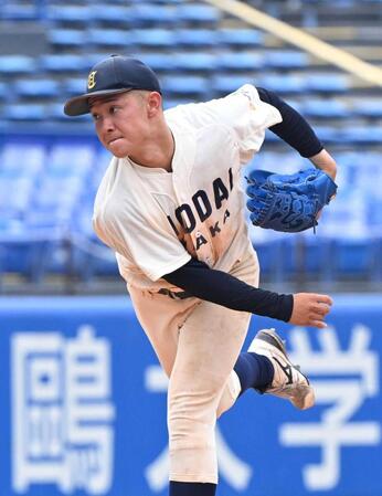 　７回途中から２番手で登板した大商大・中山