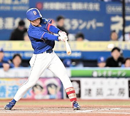 ３回、同点の中前適時打を放つ田中（撮影・開出牧）
