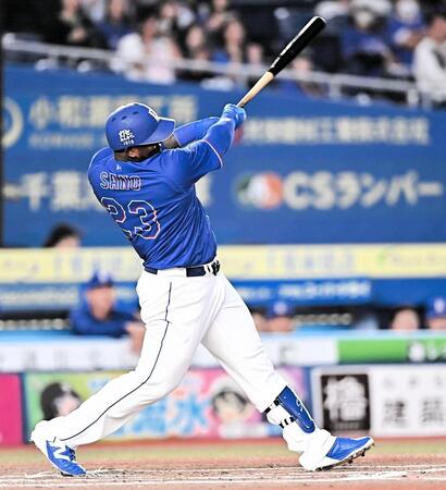 ２回、左越え二塁打を放つサノー（撮影・開出牧）