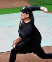 　楽天戦へ向けブルペンで調整する田中将